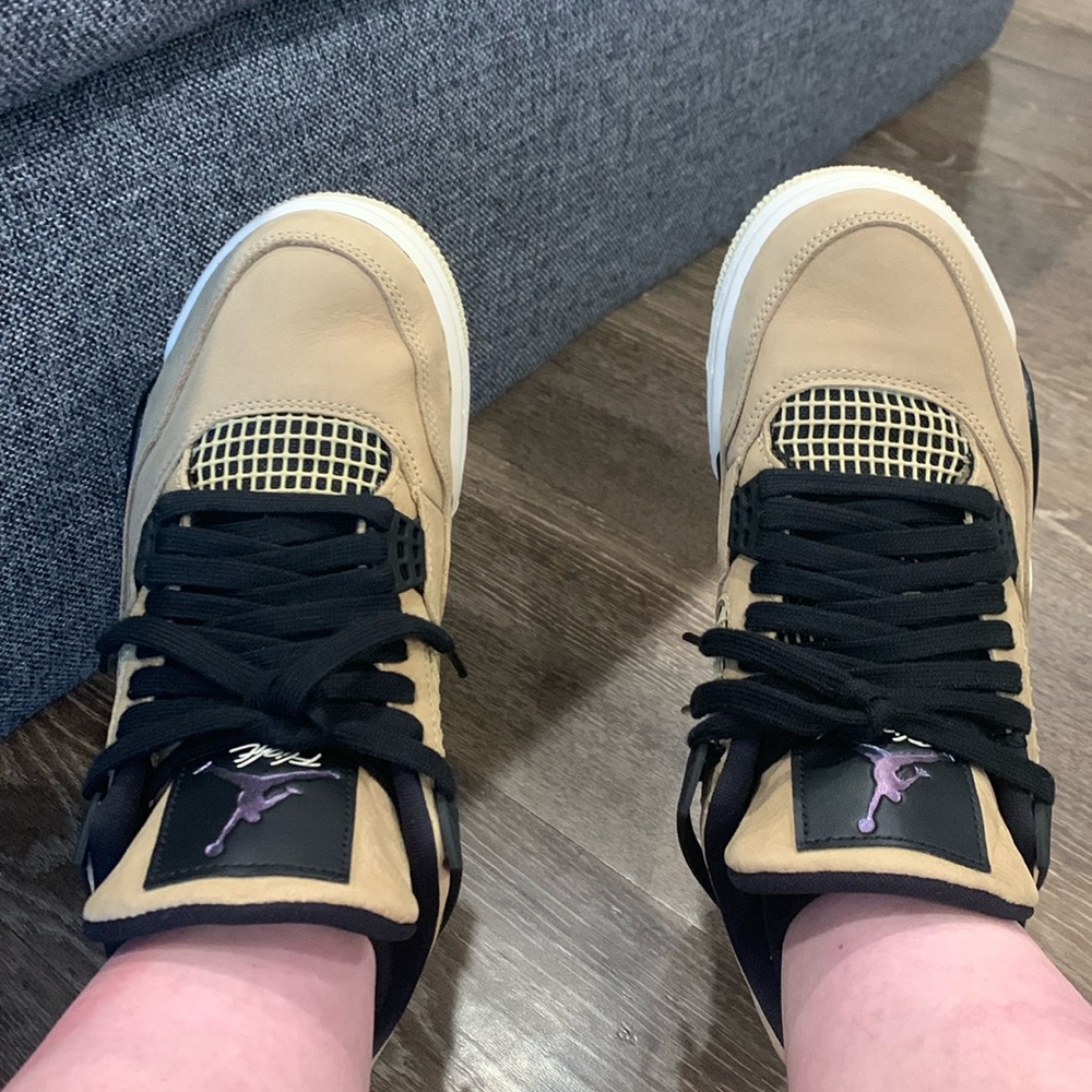 Women’s Size 7 Air Jordan 4 Retro Mushroom/Black